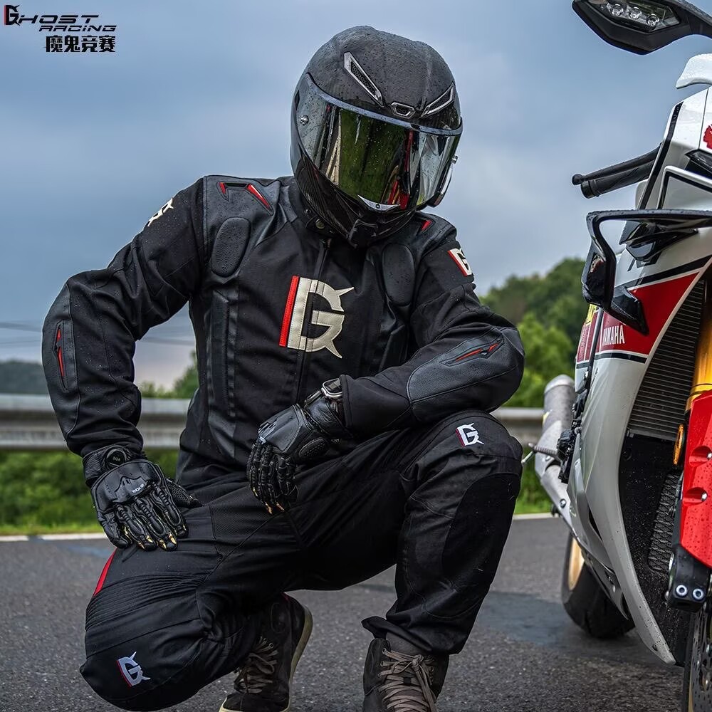Motorcycle Gear With Airbag - Setelan Balap Motor dengan Desain Airbag